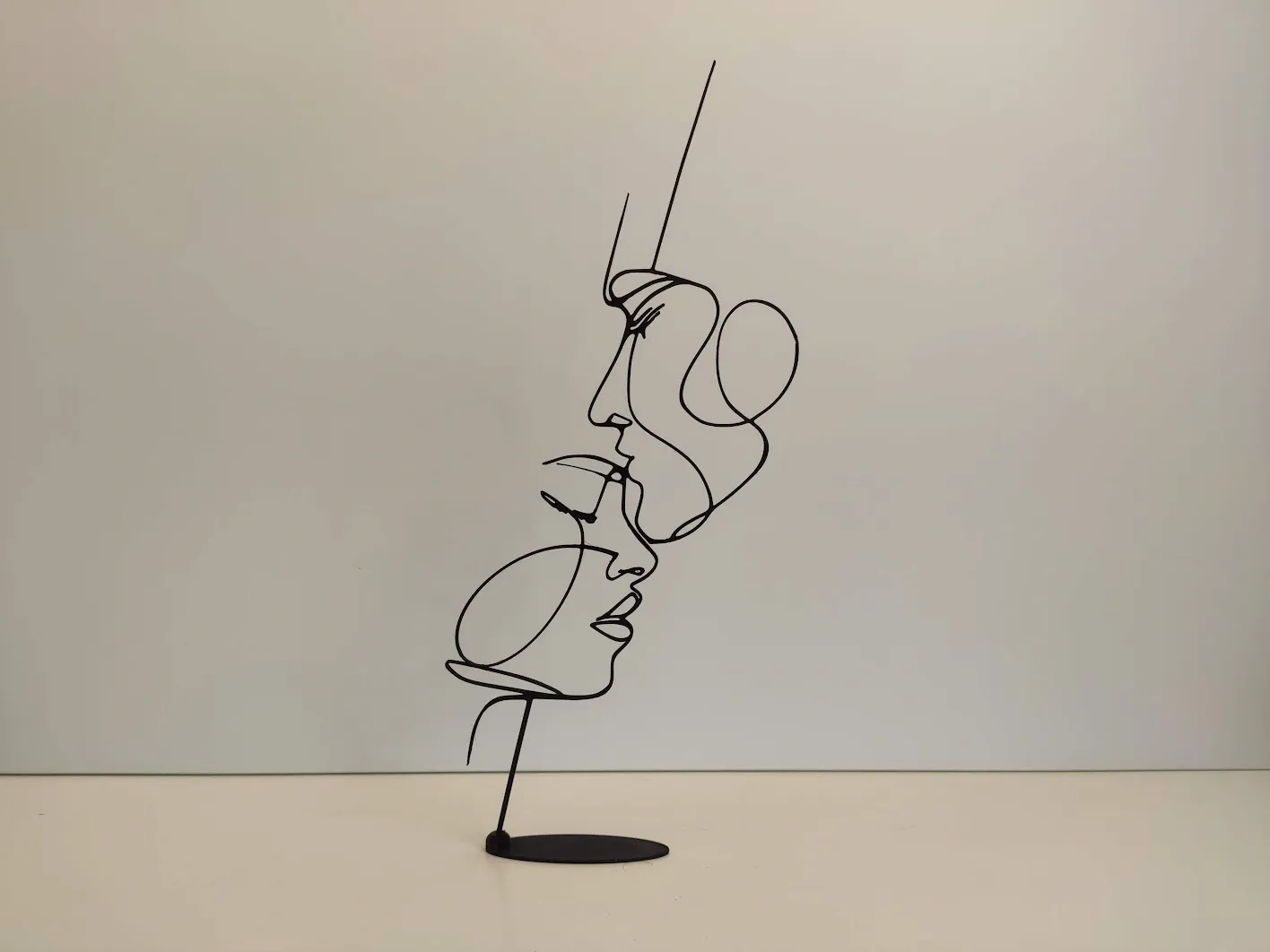 عمل فني قبلة راس