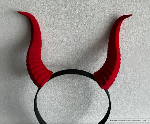 [Horns on hairband] مجسم فني حديث