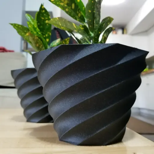 [9 Sided Twisted Planter] مزهرية لولبية